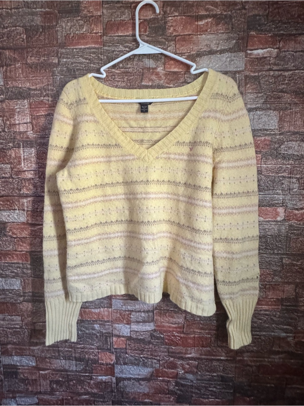 American Eagle Outfitters Pale Yellow Striped V-Neck Sweater size XL